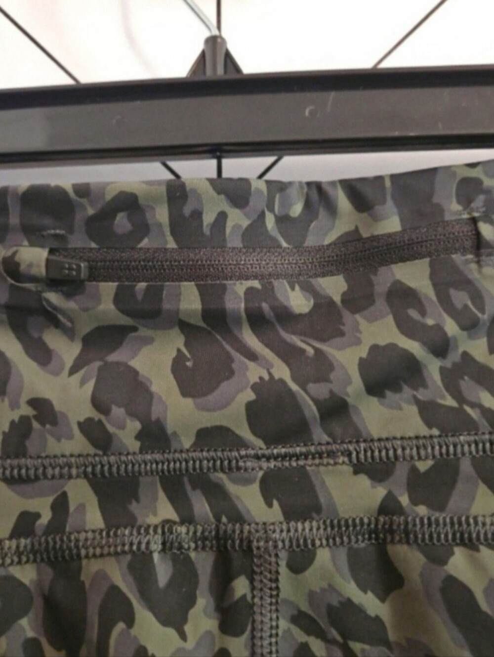 NWOT Sweaty Betty Zero Gravity Leggings, Size Medium - Picture 8 of 10